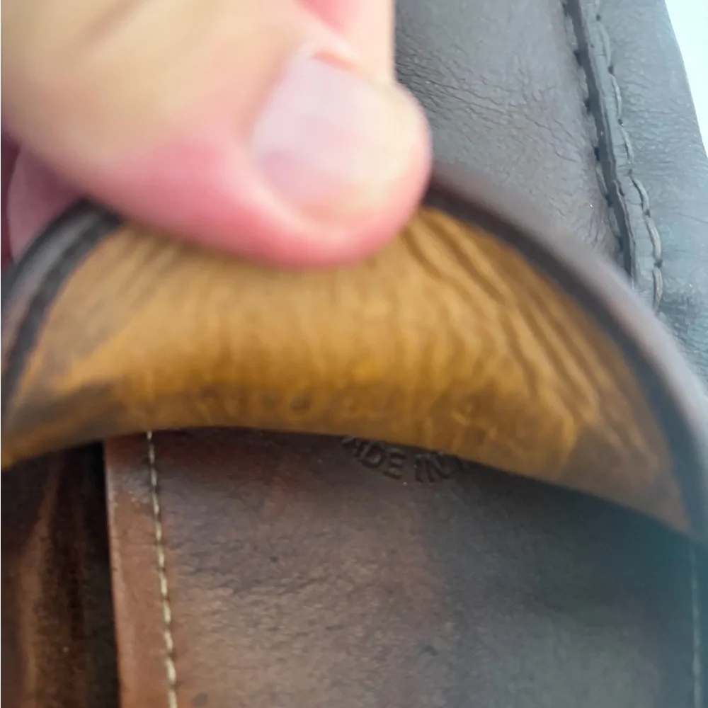 Gucci Men's Dark Brown Loafers with Gold Accent - Picture 7 of 9